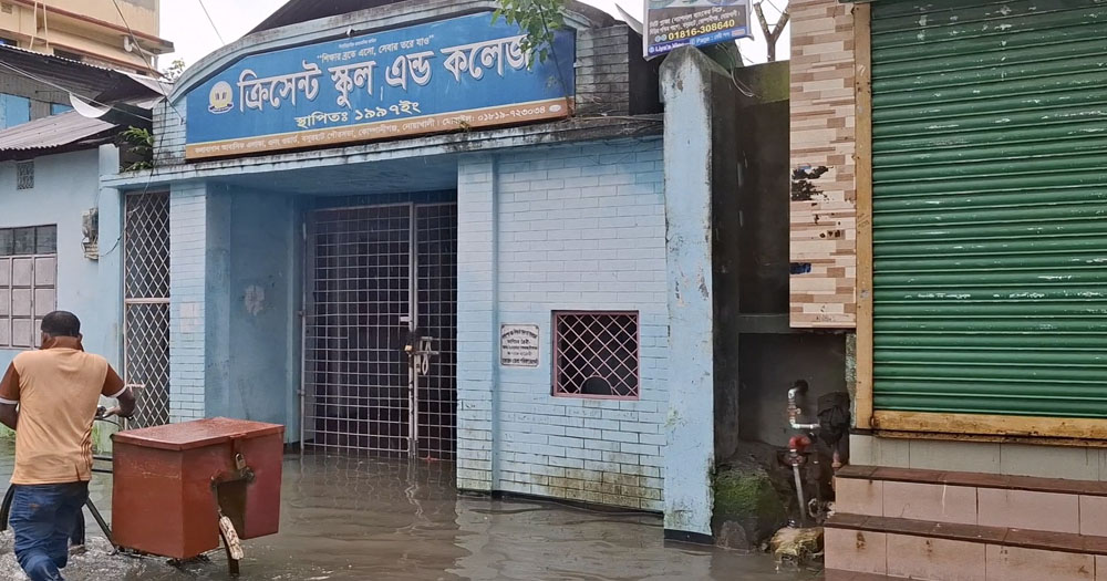 নোয়াখালীতে বেড়েছে পানি, প্রাথমিক বিদ্যালয়ের ক্লাস বন্ধ