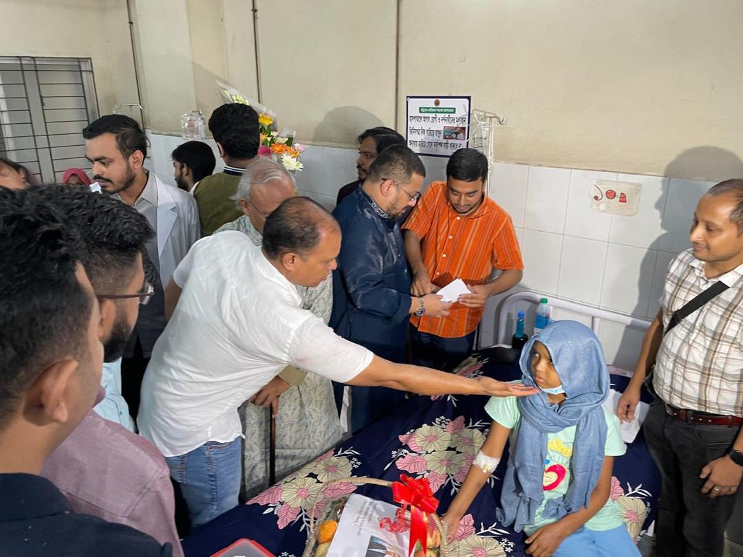 চট্টগ্রামে ব্লাড ক্যান্সারে আক্রান্ত শিশু ফাহিমা’র খোঁজ-খবর নিলেন তারেক রহমান