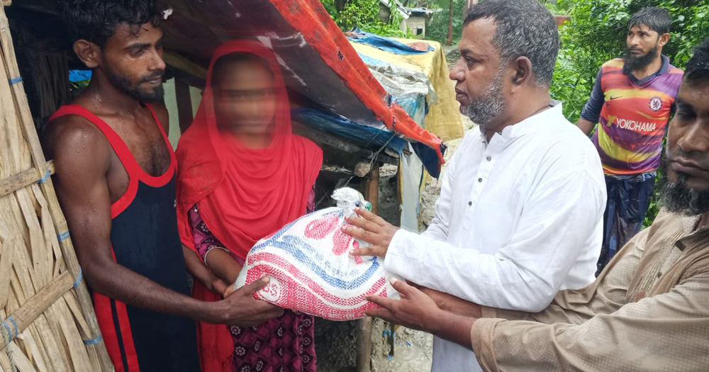 বাউফলে বিএনপির ত্রাণ সামগ্রী বিতরণ