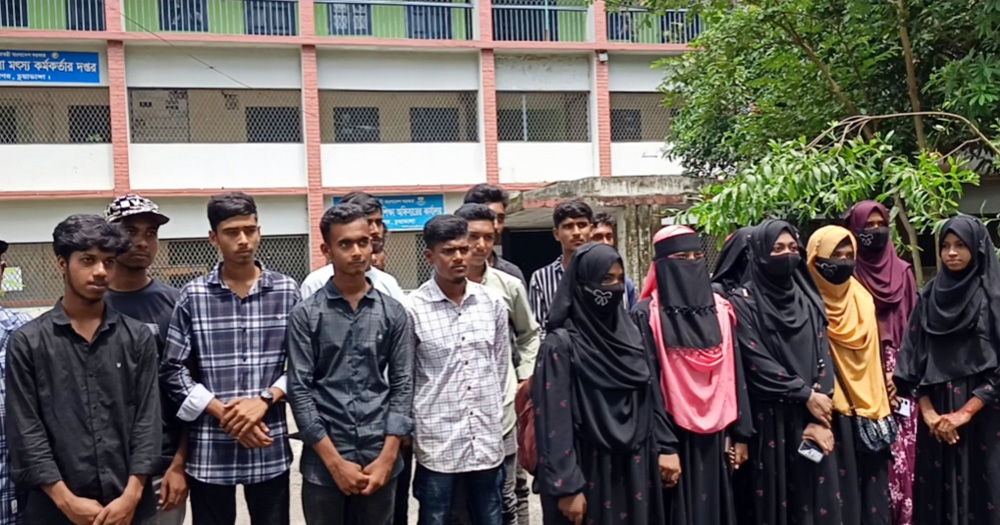 চুয়াডাঙ্গায় প্র্যাকটিক্যাল নম্বরের জন্য বিদ্যালয়ের ৮৮ শিক্ষার্থী অকৃতকার্য , শিক্ষার্থীদের প্রতিবাদ