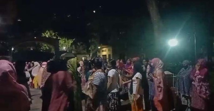 মিটফোর্ডে হত্যাকাণ্ড, ইডেন কলেজে ছাত্রীদের বিক্ষোভ