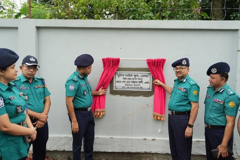 ডেমরা পুলিশ লাইনস স্কুলের ভিত্তিপ্রস্তর স্থাপন করলেন ডিএমপি কমিশনার
