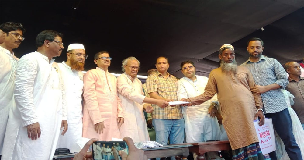 কুড়িগ্রামে ১০ শহীদ পরিবারের পাশে দাঁড়ালেন তারেক রহমান