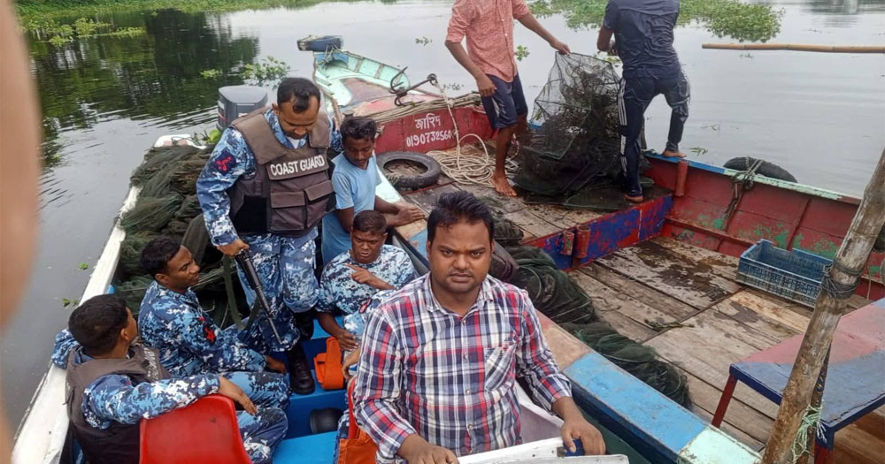 চাঁদপুরে তিন শতাধিক চায়না দুয়ারী জাল জব্দ