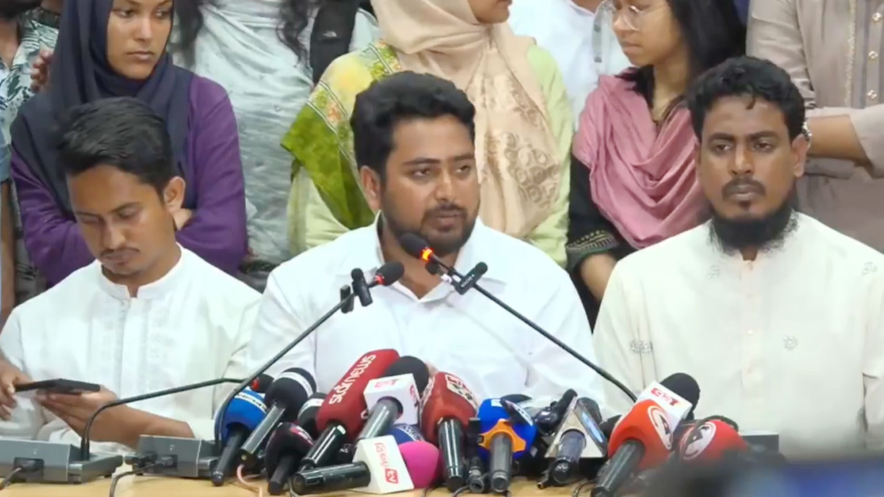 এনসিপি নেতাদের হত্যার উদ্দেশ্যে হামলা করেছে মুজিববাদী সন্ত্রাসীরা:নাহিদ