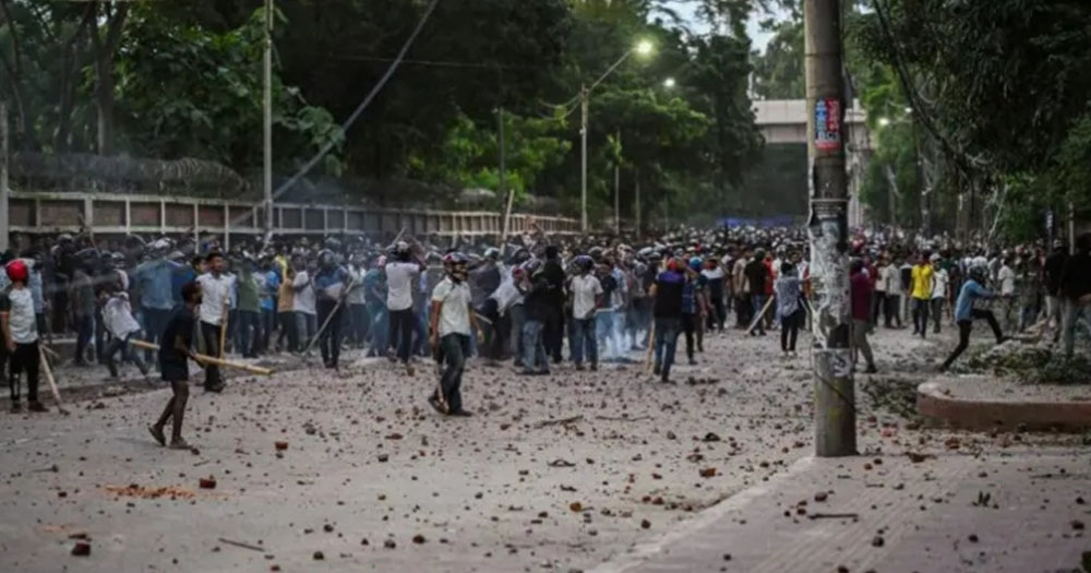১৭ জুলাই : কোটা সংস্কার আন্দোলনের ক্ষোভের বারুদ ছড়িয়ে পরে চারদিকে