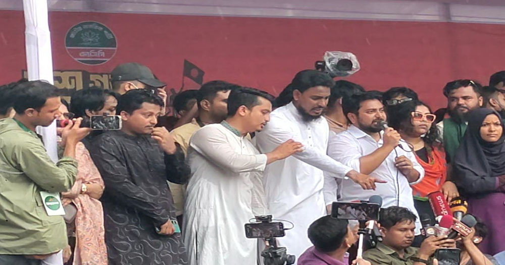 গোপালগঞ্জের সন্ত্রাসীদের দ্রুত গ্রেপ্তার করা হোক: নাহিদ ইসলাম