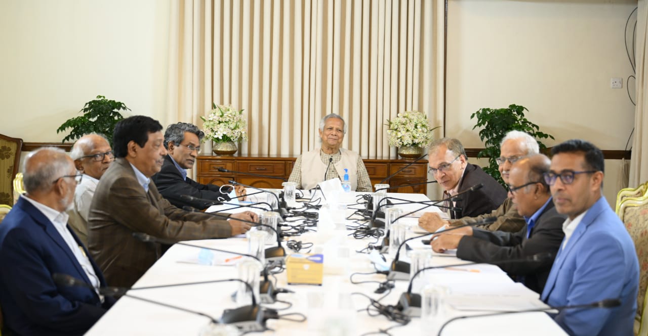 জুলাই সনদ তৈরির প্রক্রিয়া হতে হবে স্বচ্ছ ও দৃশ্যমান: ঐকমত্য কমিশনের বৈঠকে প্রধান উপদেষ্টা
