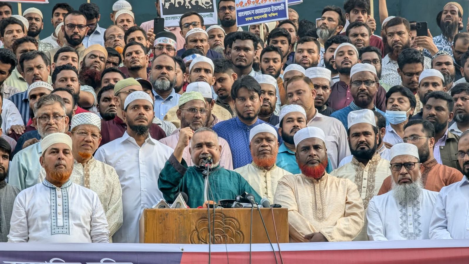 সরকারের দুর্বলতা ও সিদ্ধান্তহীনতায় মনে হয় সরকারের সঙ্গে গোপন কোনো শক্তি কাজ করছে : ডা.  মোহাম্মাদ তাহের