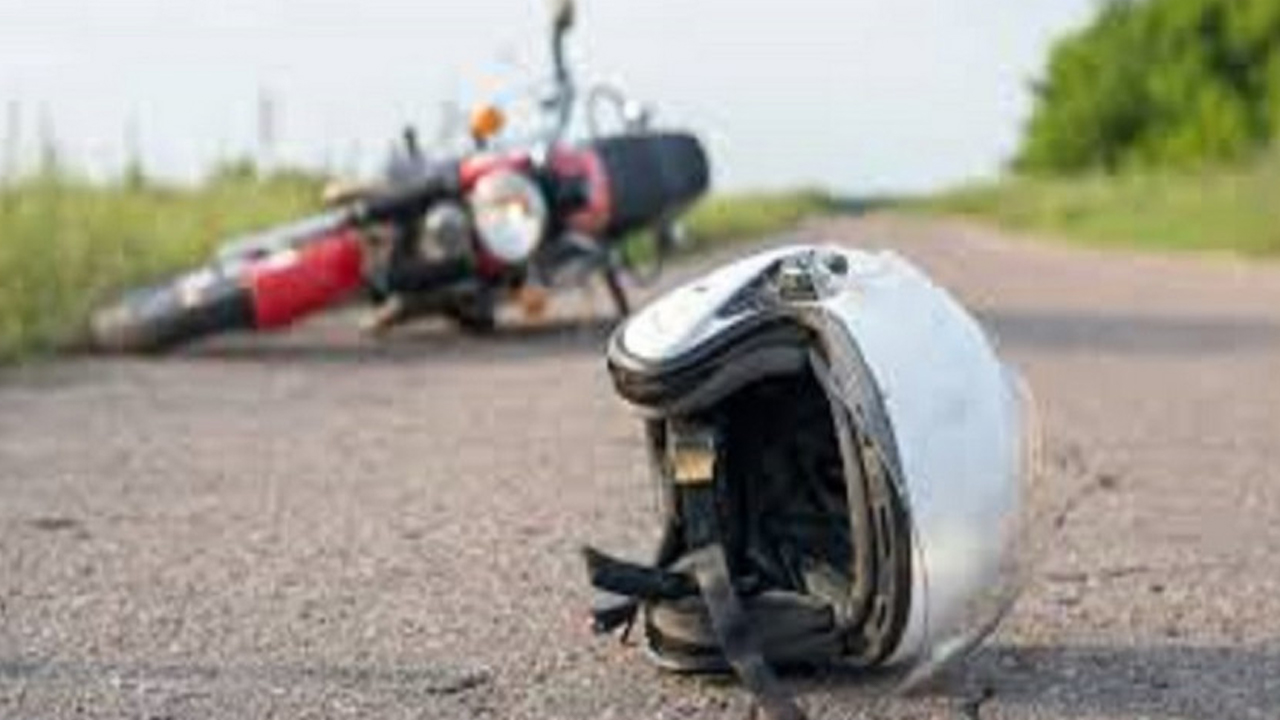রাস্তায় দাঁড়িয়ে থাকা ট্রাক্টরে ধাক্কা, মোটরসাইকেল আরোহী নিহত