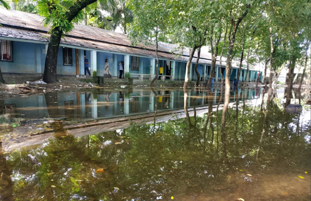 জলমগ্ন চাঁদপুর চীফ জুডিসিয়াল মাজিস্ট্রেট আদালত প্রাঙ্গন, চরম ভোগান্তি