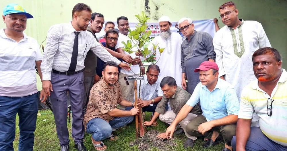 বগুড়ায় গণঅভ্যুত্থানে  শহীদদের স্মরণে বৃক্ষরোপণ