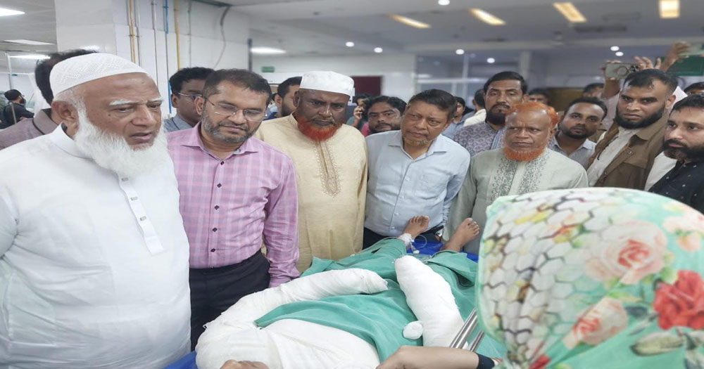 বিমান বিধ্বস্তে আহতদের দেখতে জাতীয় বার্ন ইউনিটে আমীরে জামায়াত ও সেক্রেটারি জেনারেল