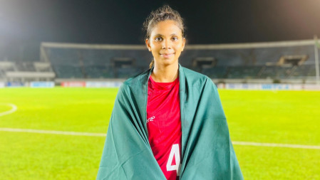 উত্তরার স্কুলে বিমান দুর্ঘটনায় নিহতদের স্মরণে আফঈদাদের শিরোপা উৎসর্গ