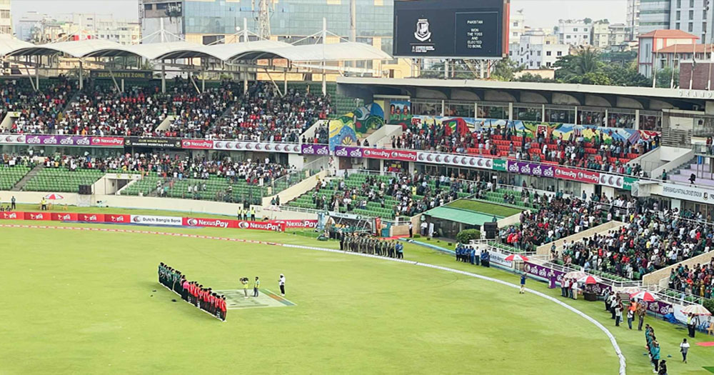 মাইলস্টোন ট্রাজেডি: কালো আর্মব্যান্ড পরে মাঠে দুই দলের নীরবতা পালন