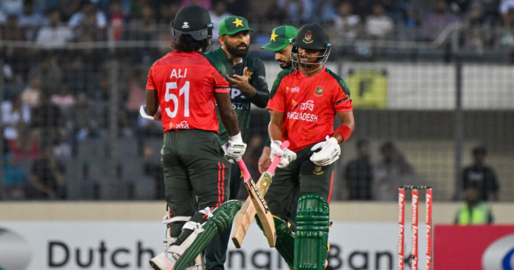 জাকের আলীর হাফসেঞ্চুরিতে লড়াইয়ের পুঁজি পেল বাংলাদেশ