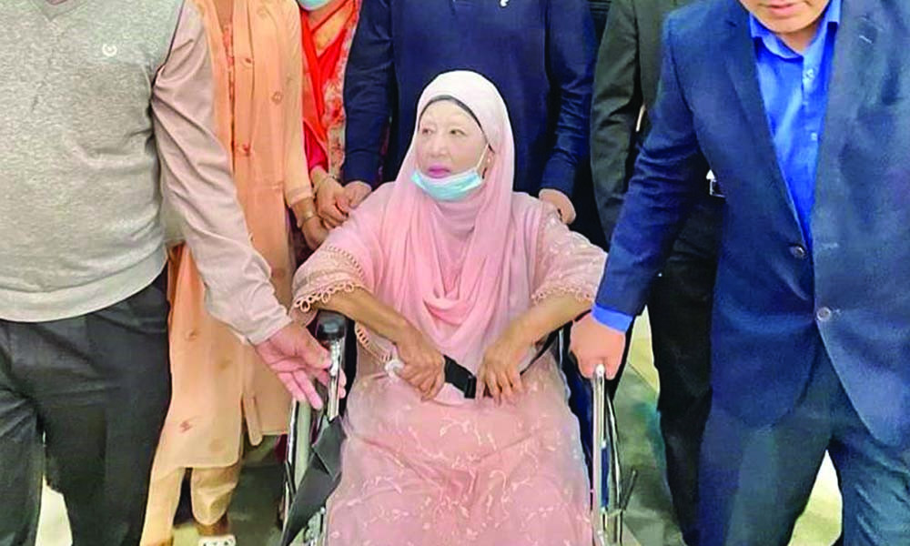 স্বাস্থ্য পরীক্ষা শেষে বাসায় ফিরেছেন খালেদা জিয়া