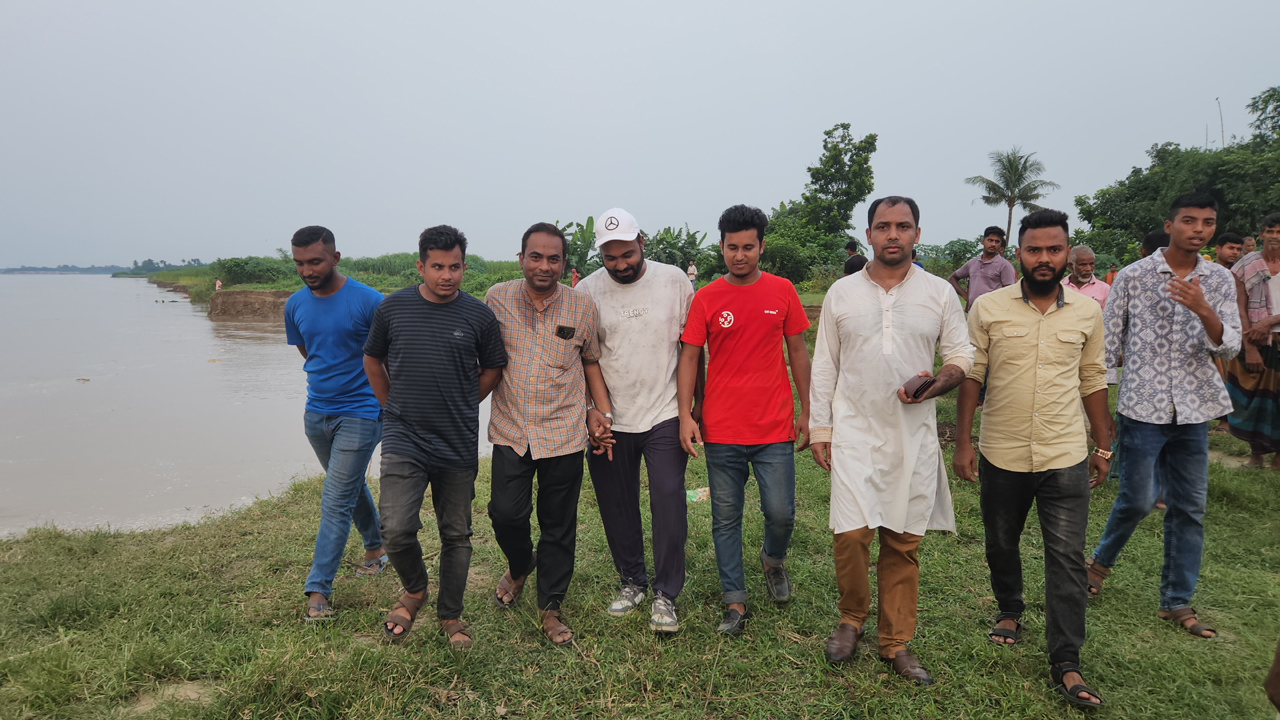 রাজবাড়ীর নদী ভাঙনকবলিত এলাকা পরিদর্শনে এনসিপি নেতাদের প্রতিনিধি দল
