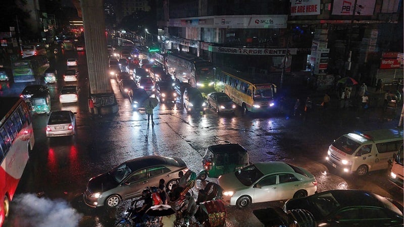 ঢাকায় মুষলধারে বৃষ্টি-বজ্রপাত