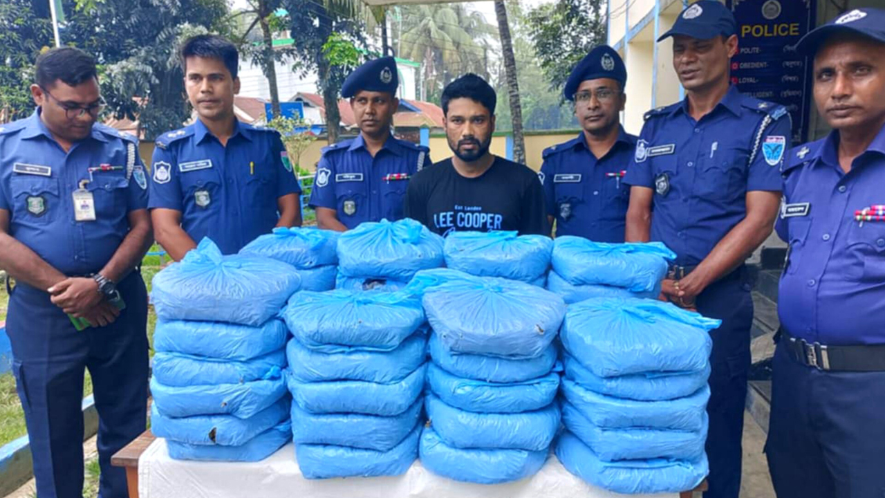 সুনামগঞ্জে ১৫ লাখ টাকার গাঁজাসহ আটক ৩
