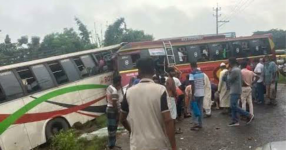 ফরিদপুরে দুই বাসের মুখোমুখি সংঘর্ষে নিহত ৩
