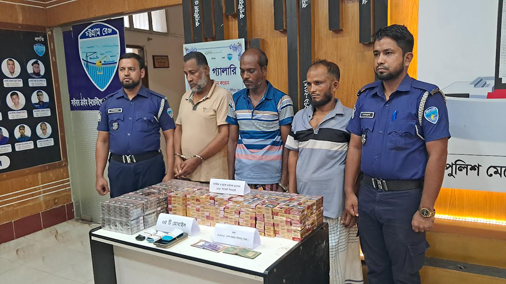 চাঁদপুরে আন্তঃজেলা ডাকাত দলের ৪ সদস্য গ্রেপ্তার, সিগারেট ও মোবাইল উদ্ধার