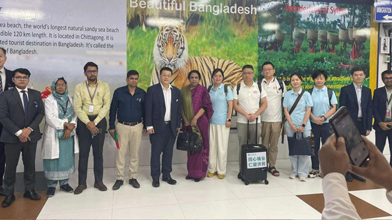 ঢাকায় পৌঁছেছে চীনের চিকিৎসক প্রতিনিধি দল