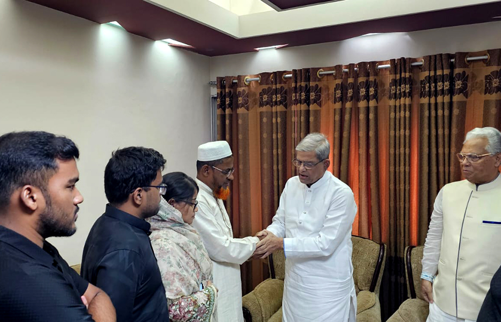 বিমান দুর্ঘটনায় নিহত লেফটেন্যান্ট তৌকির-এর পরিবারের পাশে মির্জা ফখরুল