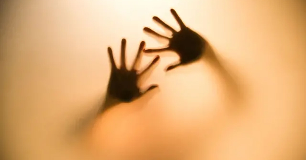 সংঘবদ্ধ ‘ধর্ষণের শিকার’ মায়ের আত্মহত্যা: ৮ বছরের শিশু মেয়ে যাবে কোথায়?