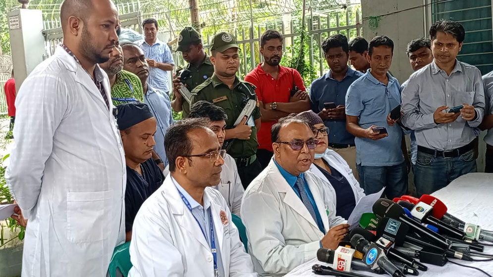 দগ্ধ ৪ জনের অবস্থা আশঙ্কাজনক,   দুজনকে ছাড়পত্র : বার্ন পরিচালক