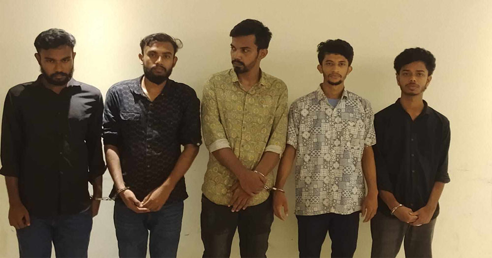 গুলশানে সমন্বয়ক পরিচয়ে চাঁদাবাজির সময় হাতেনাতে  ৫ জন গ্রেপ্তার