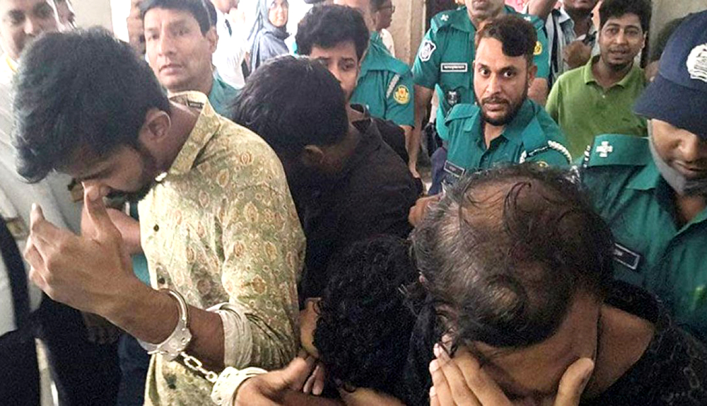 আদালত প্রাঙ্গণে ‘চাঁদাবাজ’ স্লোগান, বৈষম্যবিরোধী ছাত্র আন্দোলনের ৪ জন ৭ দিনের রিমান্ডে