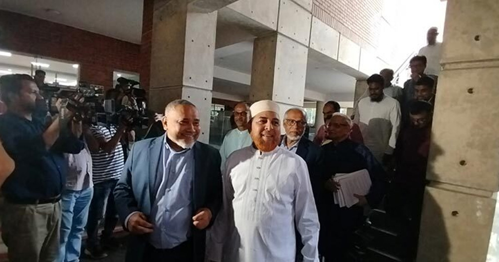হঠাৎ ফায়ার অ্যালার্ম, তাড়াহুড়ো করে বের হলেন নেতারা