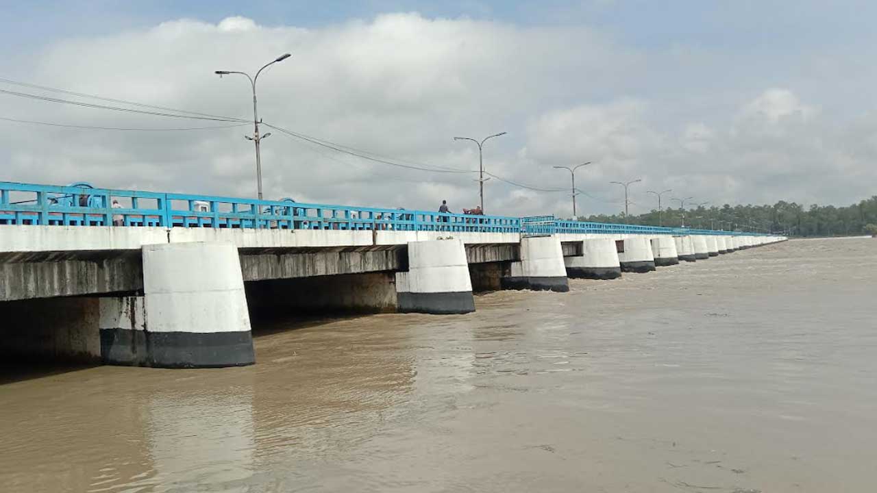 কমছে তিস্তার পানি, স্বস্তি নদীপাড়ে