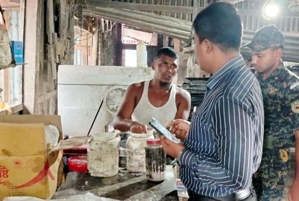 মেয়াদ উত্তীর্ণের তারিখ ছাড়া খাবার তৈরী, কারখানা মালিকের জরিমানা