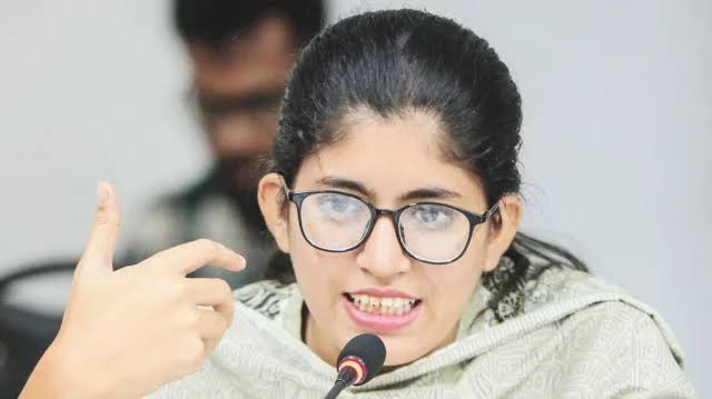 ডাকসুতে স্বতন্ত্র প্যানেল গঠনের ঘোষণা দিলেন উমামা ফাতেমা