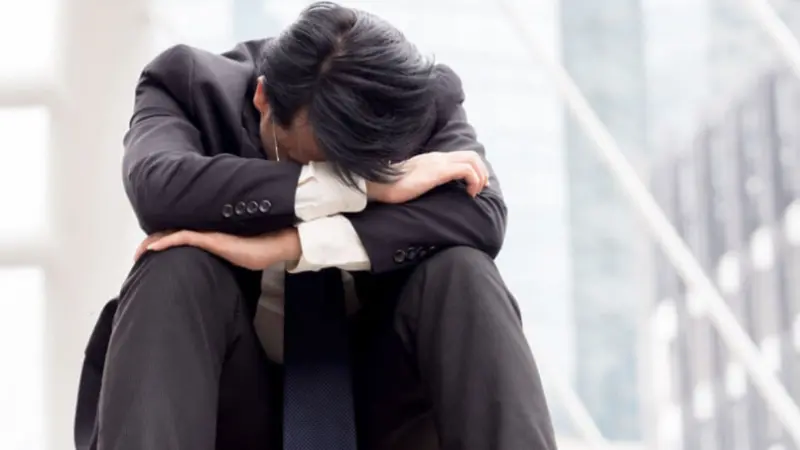 হঠাৎ চাকরি চলে গেলে অর্থনৈতিক ও মানসিক সুস্থতায় যা করবেন