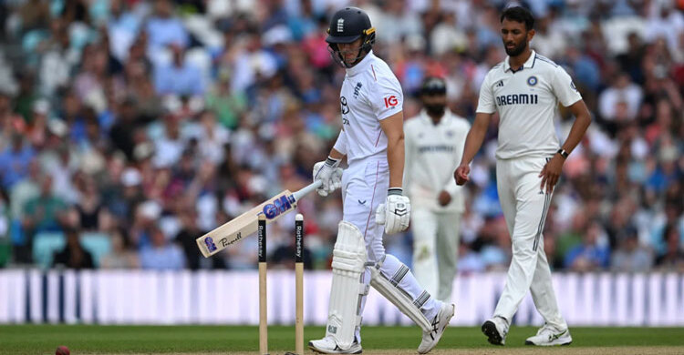 ওভাল টেস্ট” রোমাঞ্চ বাকি রেখেই দিন শেষ করলো ইংল্যান্ড