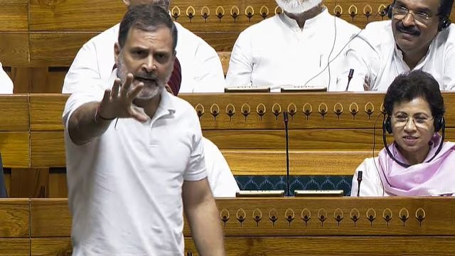 ট্রাম্পের শুল্ক বৃদ্ধির তীব্র সমালোচনা করে  রাহুল গান্ধীর মন্তব্য : মার্কিন পদক্ষেপ 'অর্থনৈতিক ব্ল্যাকমেল'  