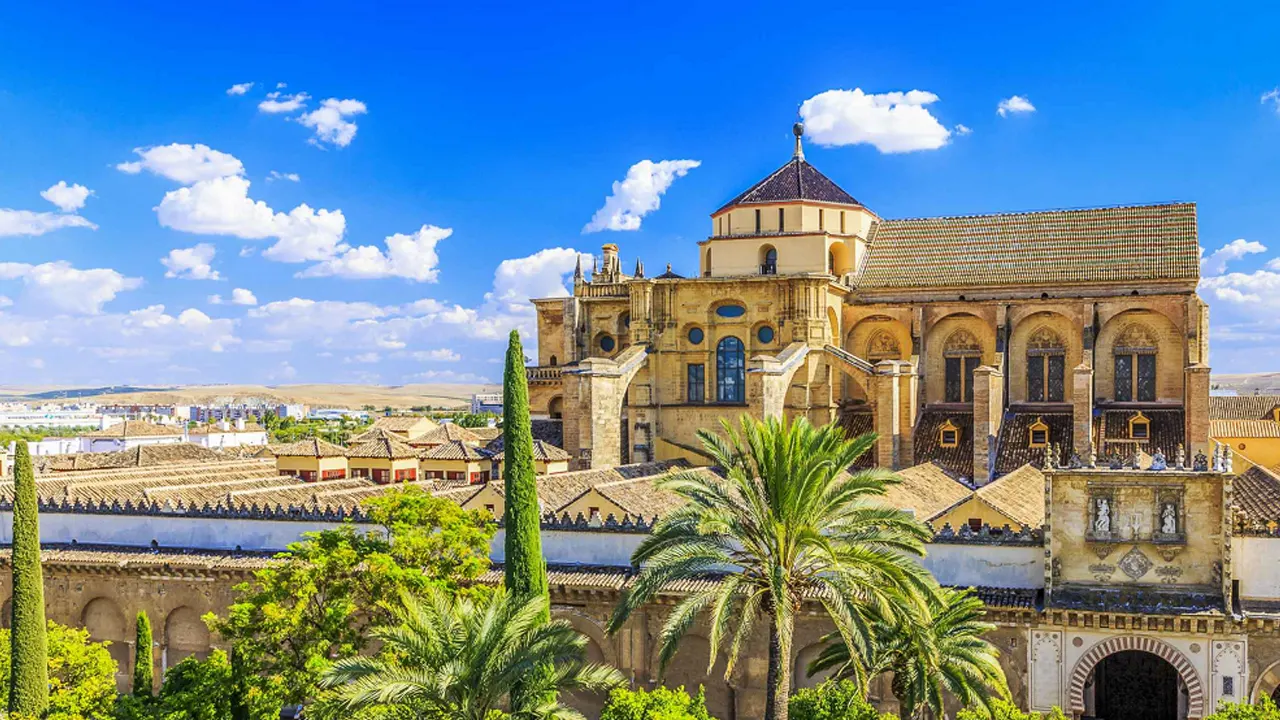 স্পেনের দৃষ্টিনন্দন মসজিদ ক্যাথেড্রাল উন্মুক্ত