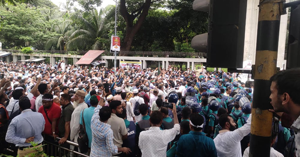 লাগাতার অবস্থান কর্মসূচির আল্টিমেটাম শিক্ষকদের