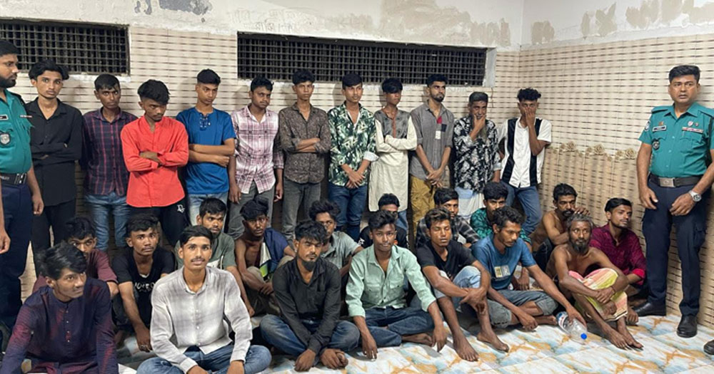 কারওয়ান বাজারে সাঁড়াশি অভিযান, গ্রেপ্তার ৩০