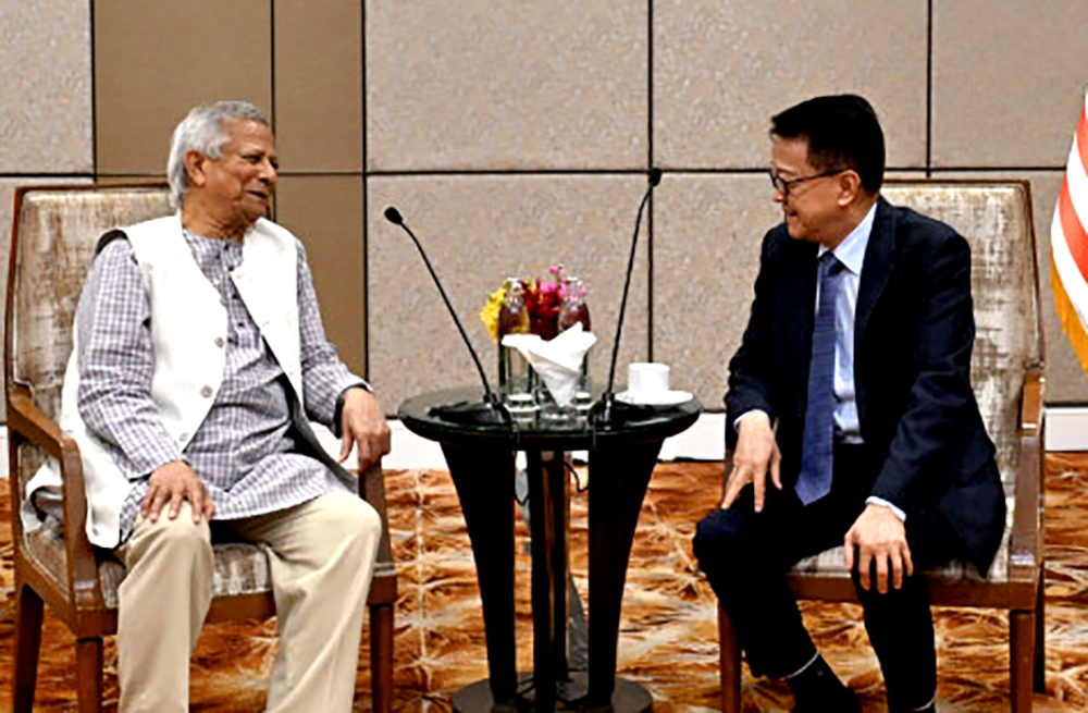 মালয়েশিয়ার শিল্পগোষ্ঠীকে বাংলাদেশে বিনিয়োগের আহ্বান প্রধান উপদেষ্টার