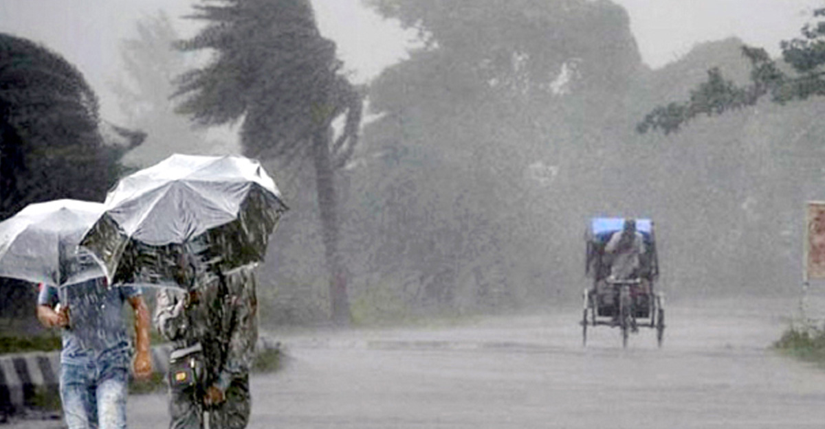 সারাদেশে বজ্রসহ বৃষ্টির পূর্বাভাস, কমবে দিনে-রাতের তাপমাত্রা