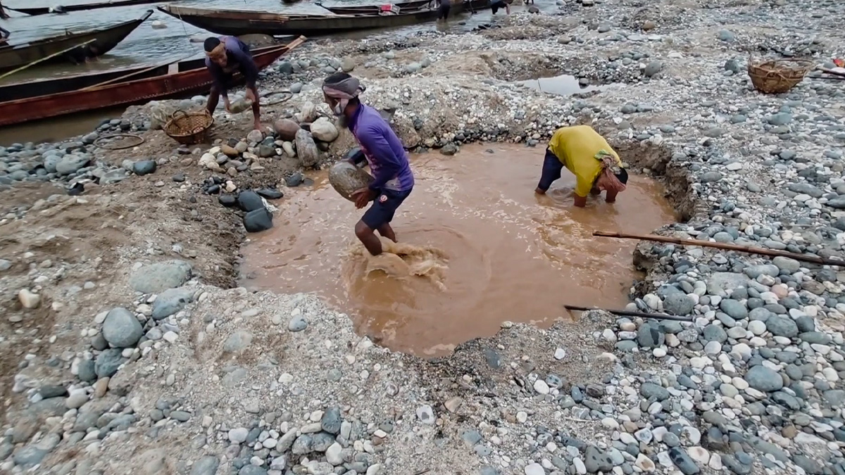 সিলেটে সাদা পাথর লুট: তদন্ত করে দ্রুত ব্যবস্থা নিবে হাইকোর্টে রিট
