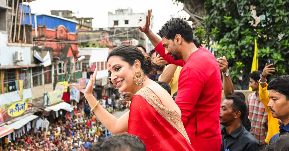 ধূমকেতু মুক্তির আগে একসঙ্গে পুজো দিলেন দেব-শুভশ্রী,ভিডিও দেখে আবেগে ভাসলেন নেটিজেনরা