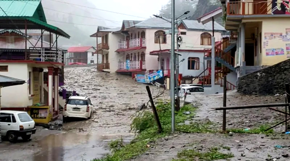 জম্মু ও কাশ্মীরের মেঘভাঙা বৃষ্টি: আকস্মিক বন্যায় ১৭ জনের মৃত্যু