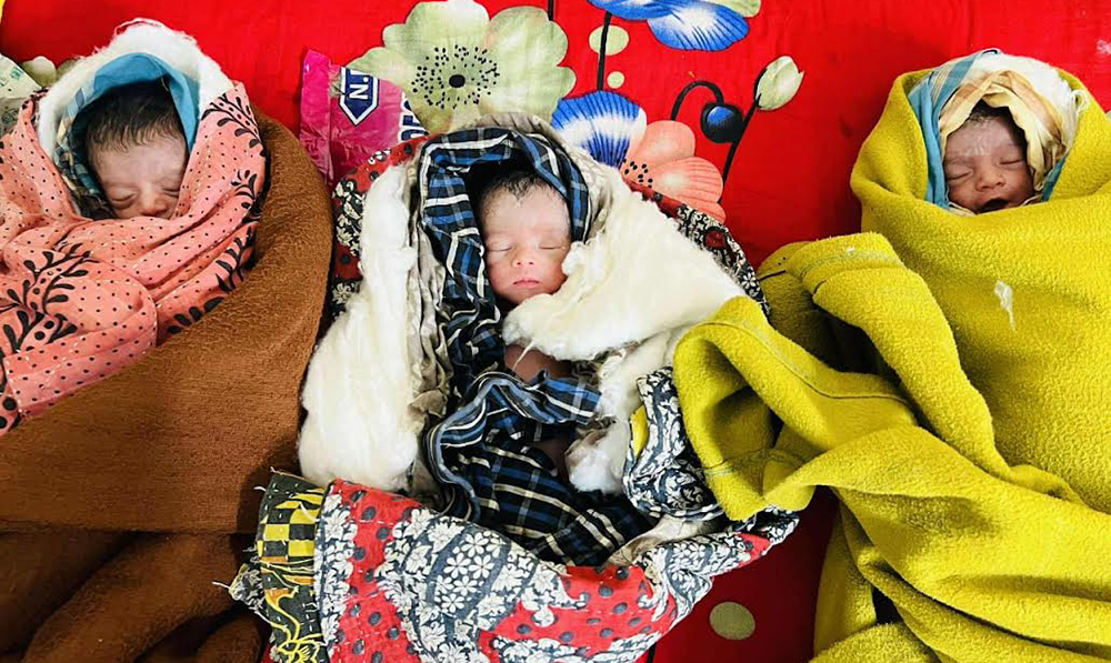 একসঙ্গে তিন সন্তানের জন্ম দিলেন নোয়াখালীর তাসলিমা