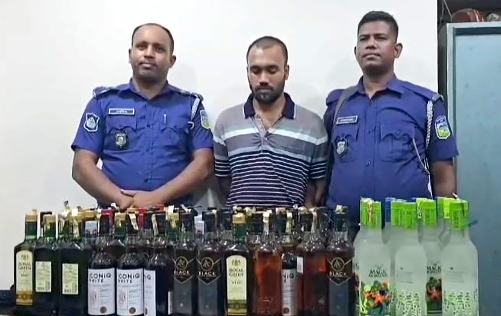 ভালুকায় বিদেশী মদ, টাকা ও দেশীয় অস্ত্রসহ আটক- ১