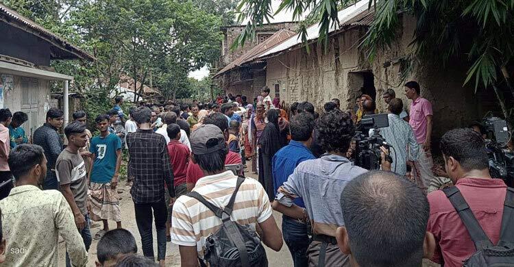 একই পরিবারের চারজনের মৃত্যুর ঘটনায় দুই মামলা